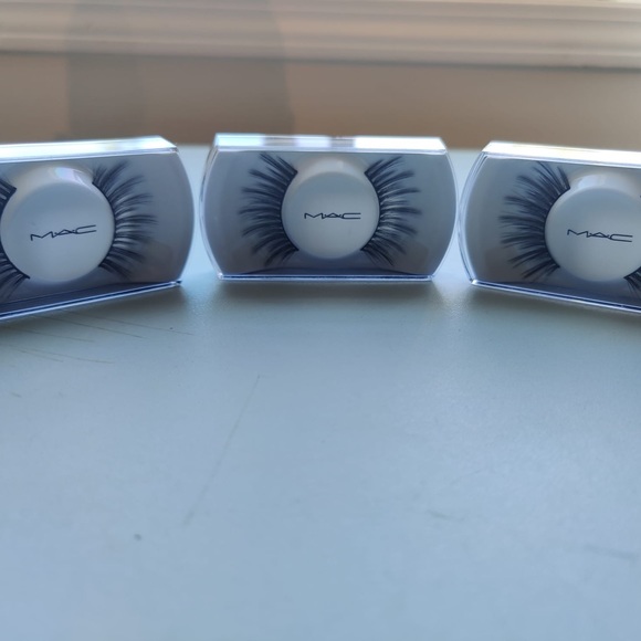 MAC Lashes - Picture 2 of 2